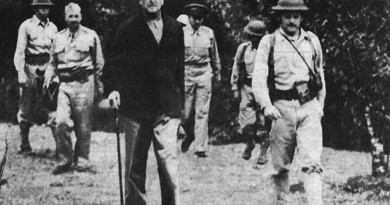 Gen Douglas McArthur in Corregidor