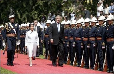 Bush in Manila 2003